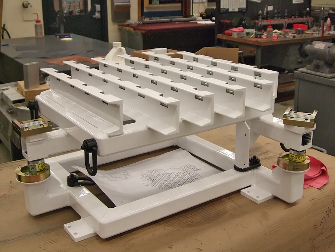Mirror Handling Fixture
